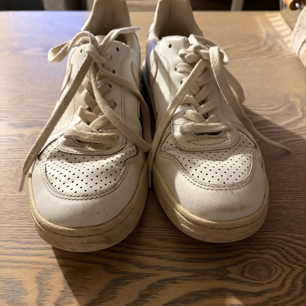 Veja V 10 All White Sneakers size 7 - Picture 9 of 9